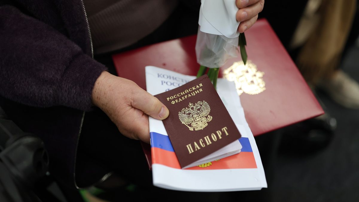 Putin podepsal výnos o deportaci Ukrajinců, kteří nechtějí ruské občanství